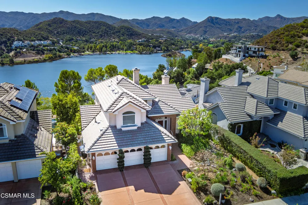 590 Cricketfield Lake Sherwood, CA 91361
