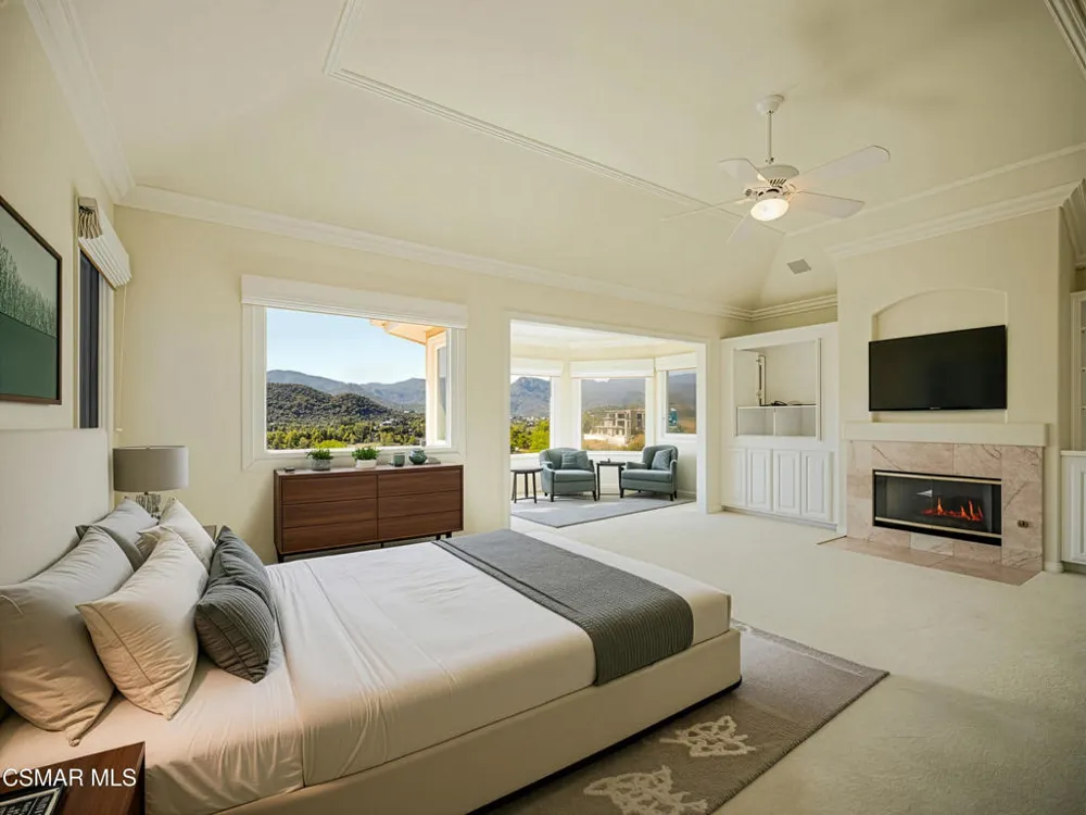 590 Cricketfield Lake Sherwood, CA 91361