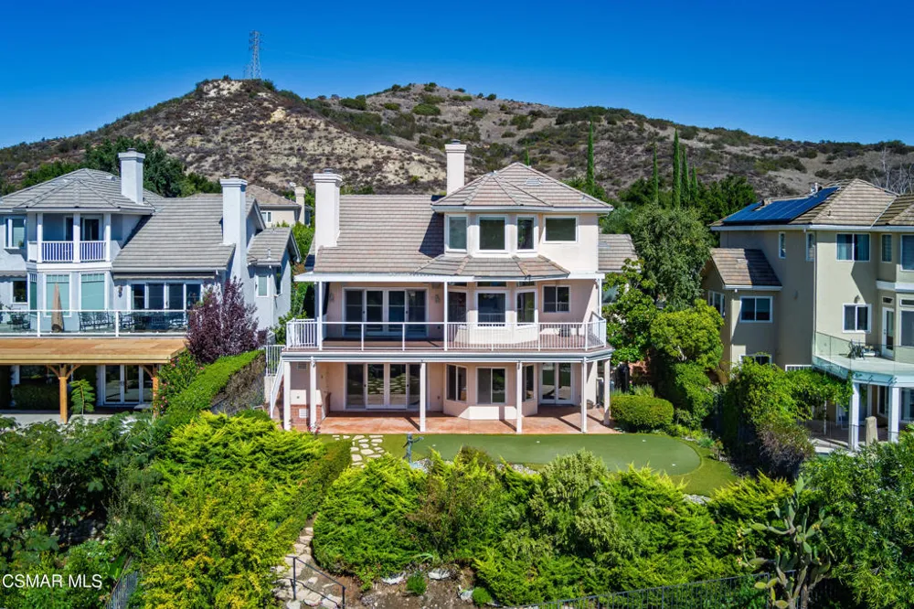 590 Cricketfield Lake Sherwood, CA 91361