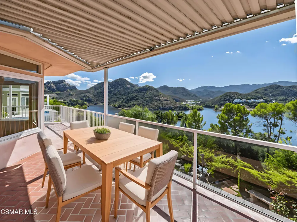 590 Cricketfield Lake Sherwood, CA 91361