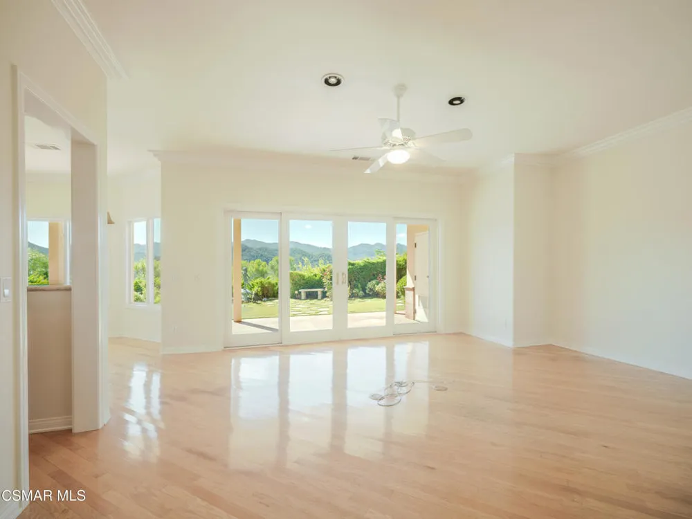 590 Cricketfield Lake Sherwood, CA 91361