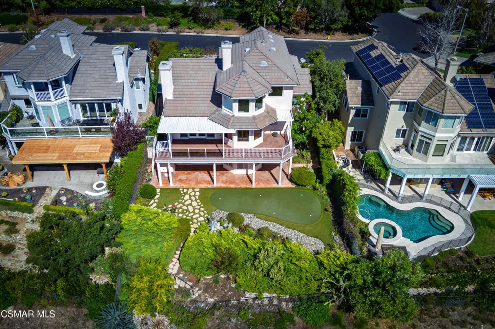 590 Cricketfield Lake Sherwood, CA 91361