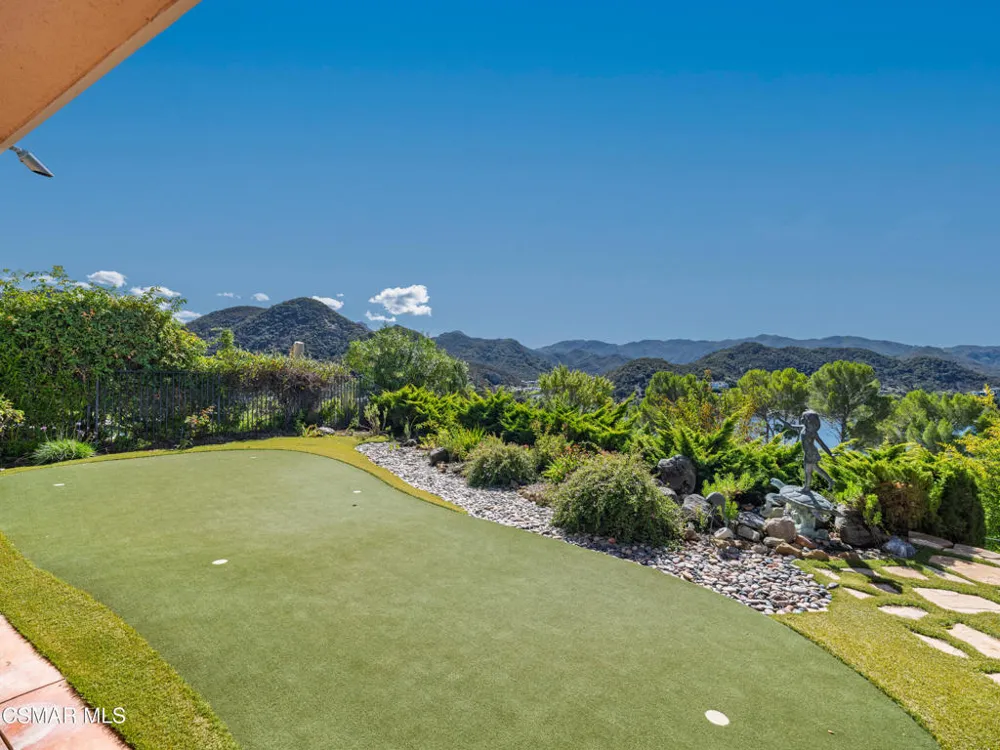 590 Cricketfield Lake Sherwood, CA 91361
