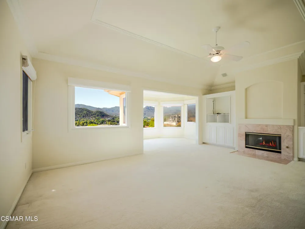 590 Cricketfield Lake Sherwood, CA 91361