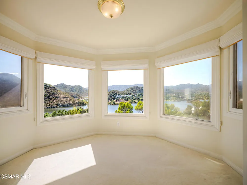 590 Cricketfield Lake Sherwood, CA 91361