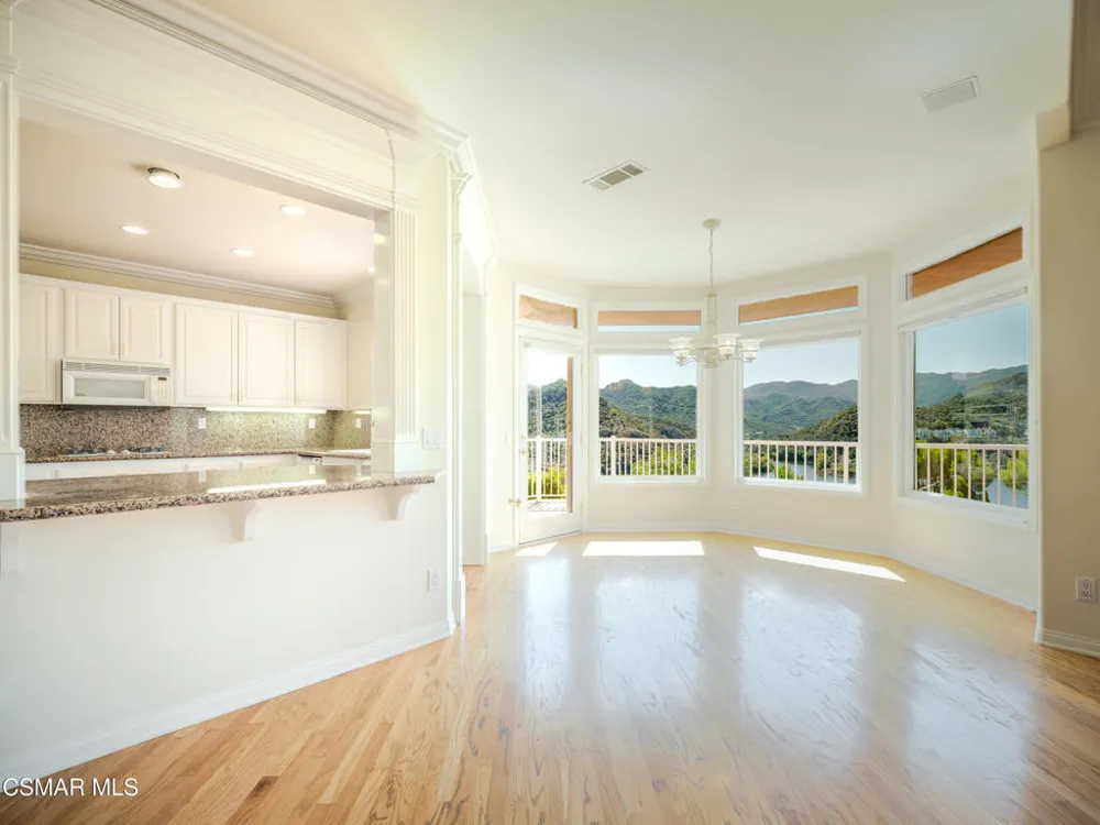 590 Cricketfield Lake Sherwood, CA 91361