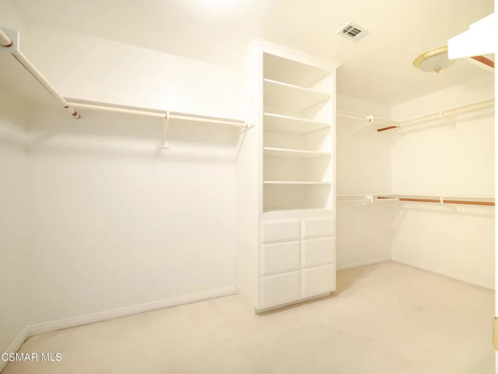 590 Cricketfield Lake Sherwood, CA 91361