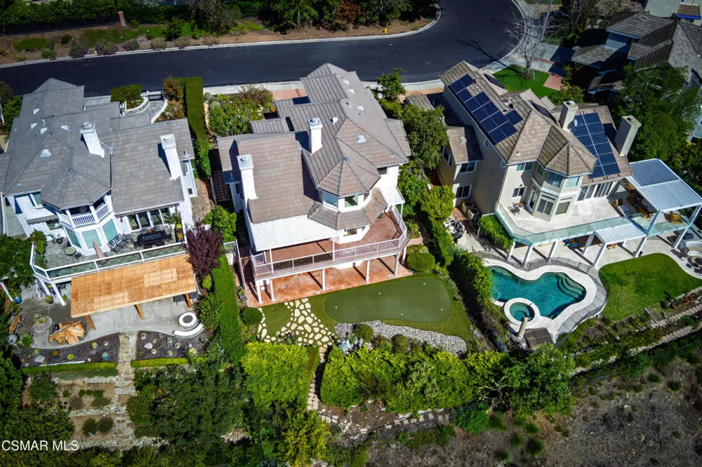 590 Cricketfield Lake Sherwood, CA 91361