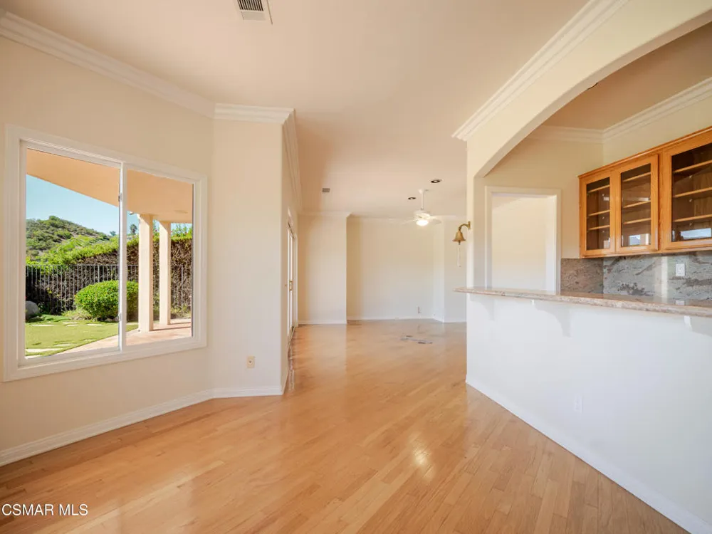 590 Cricketfield Lake Sherwood, CA 91361