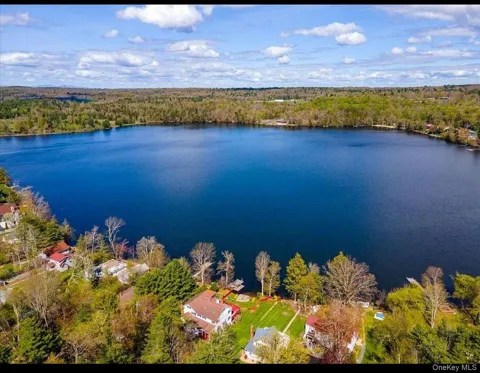 Sackett Lake Road
