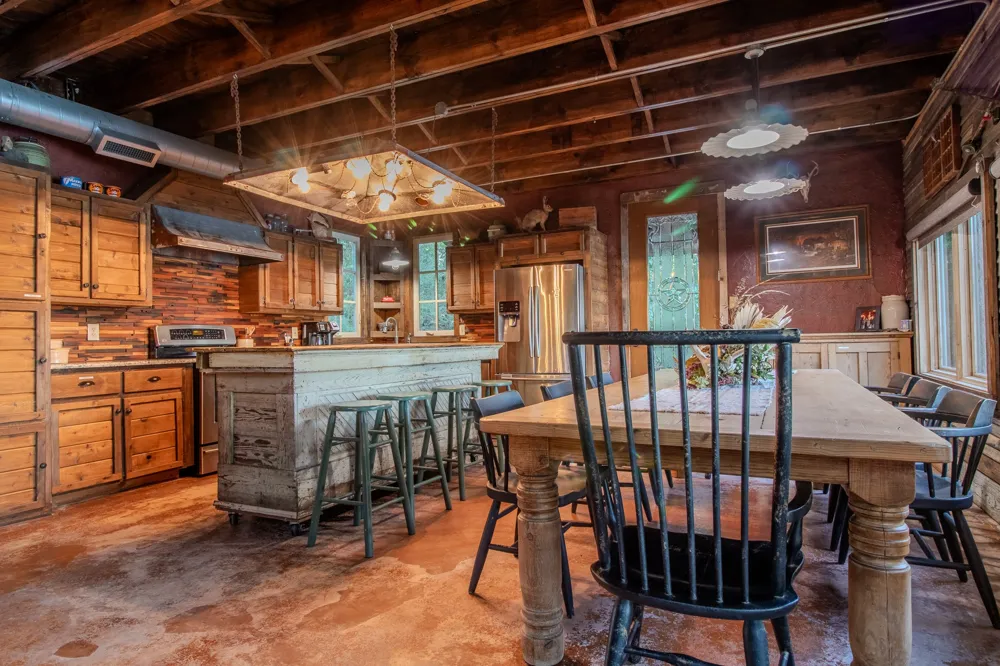 1294 River Road Colbert, OK 74733