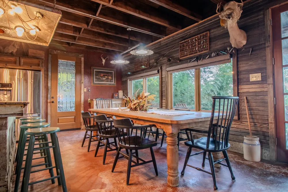 1294 River Road Colbert, OK 74733