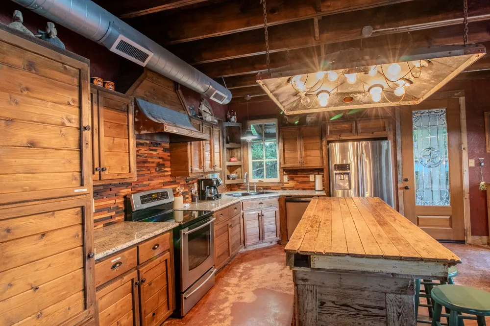 1294 River Road Colbert, OK 74733