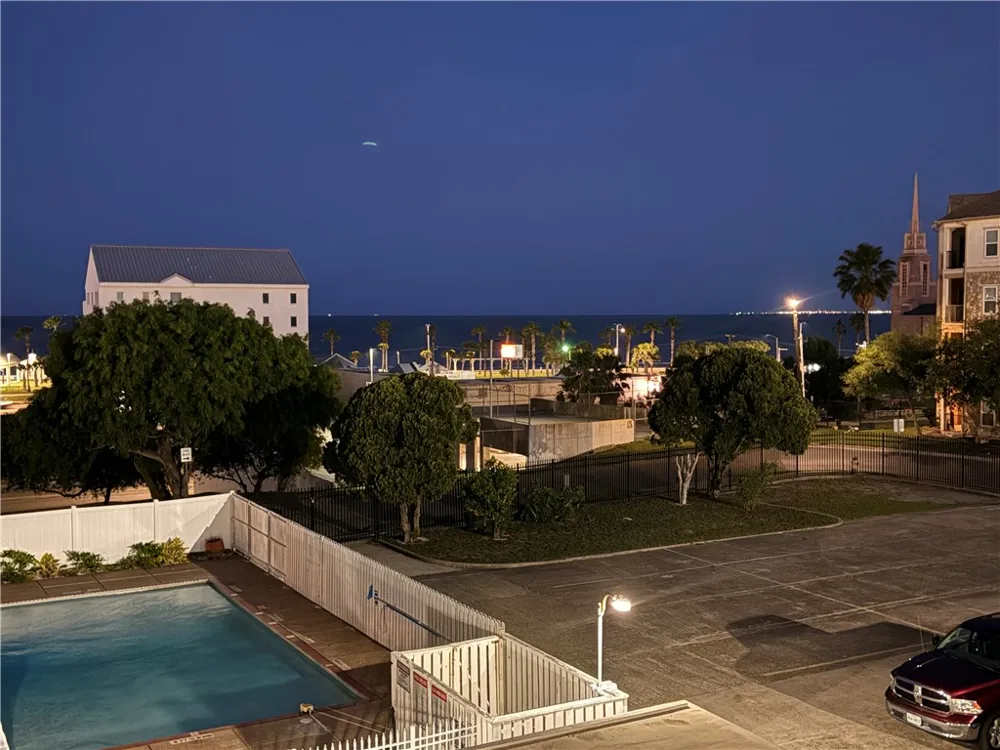 715 S Upper Broadway Street #304 Corpus Christi, TX 78401