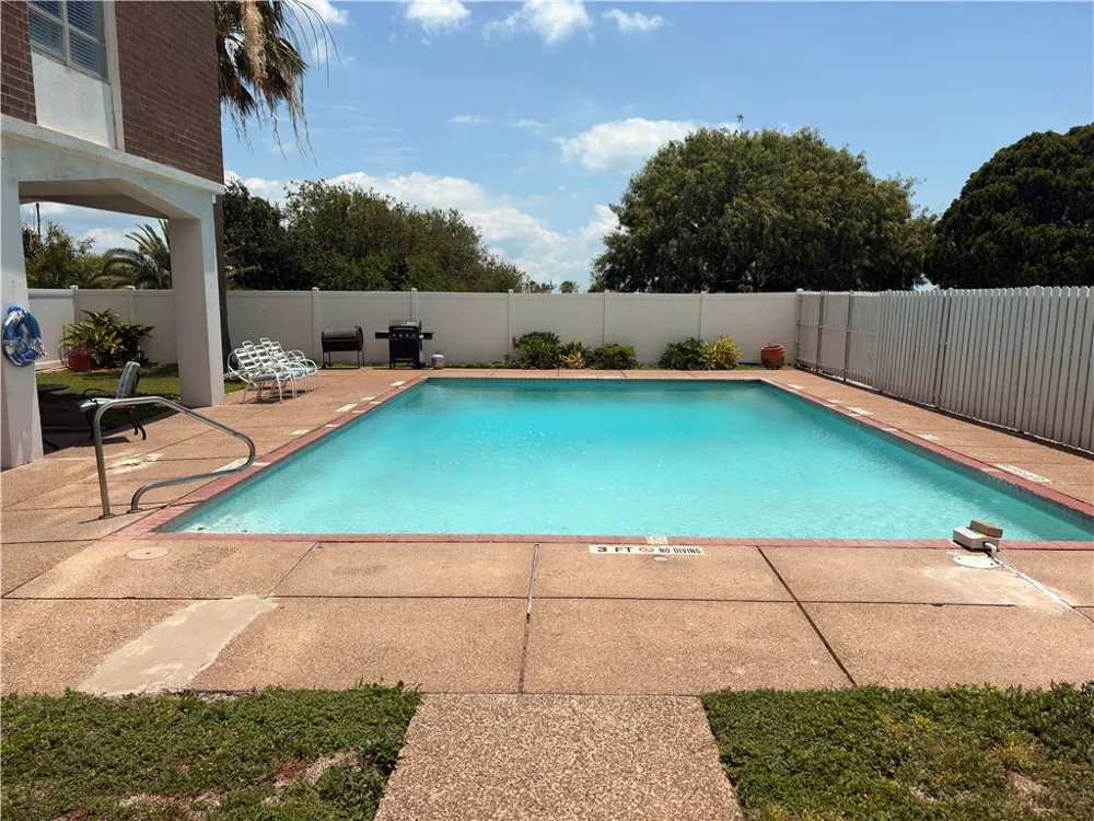 715 S Upper Broadway Street #304 Corpus Christi, TX 78401