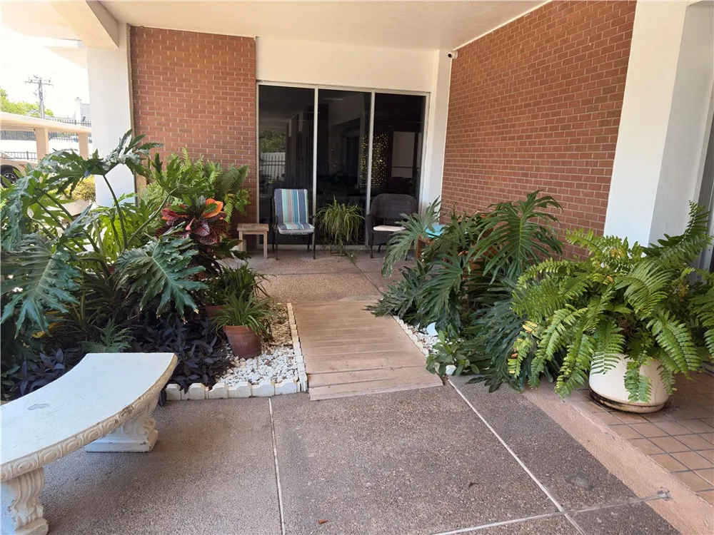 715 S Upper Broadway Street #304 Corpus Christi, TX 78401