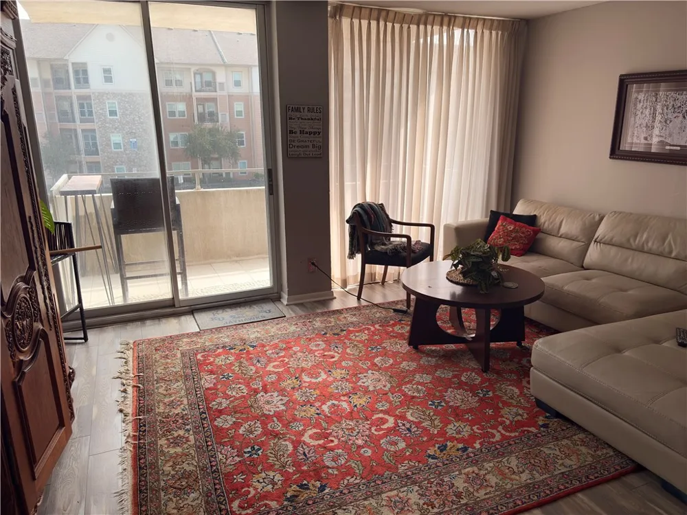 715 S Upper Broadway Street #304 Corpus Christi, TX 78401