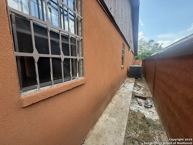 108 Palencia Laredo, TX 78046