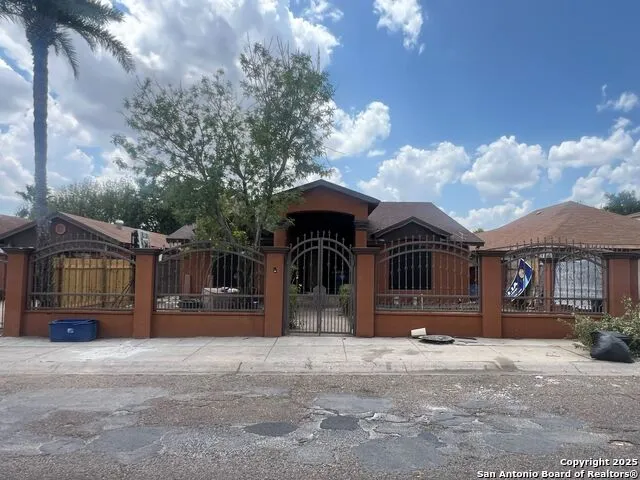 108 Palencia Laredo, TX 78046