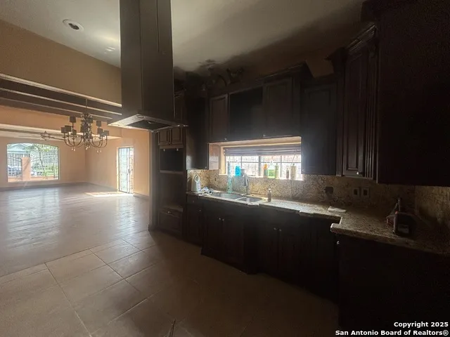 108 Palencia Laredo, TX 78046