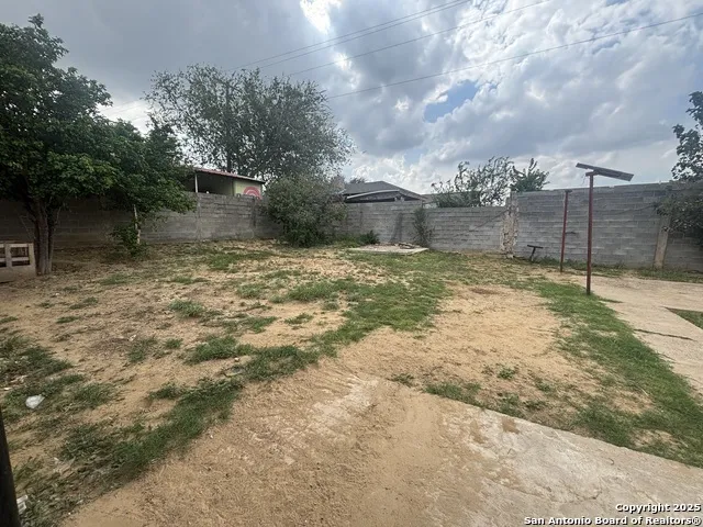 205 Sunset Loop Laredo, TX 78046