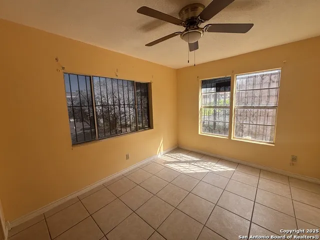 205 Sunset Loop Laredo, TX 78046