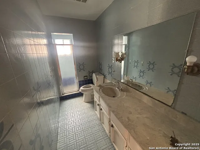 205 Sunset Loop Laredo, TX 78046