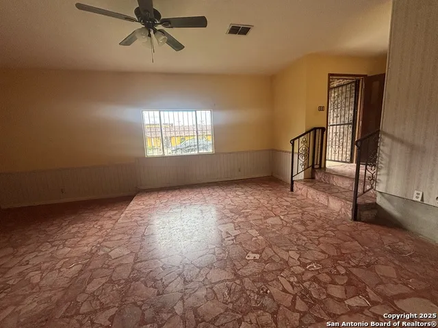 205 Sunset Loop Laredo, TX 78046