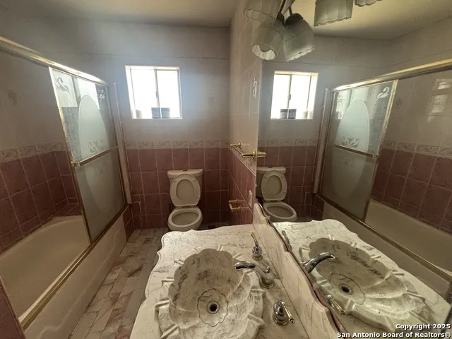 205 Sunset Loop Laredo, TX 78046
