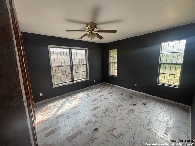 205 Sunset Loop Laredo, TX 78046
