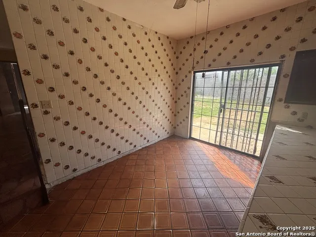 205 Sunset Loop Laredo, TX 78046