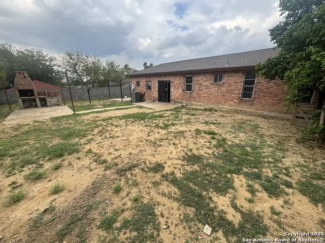 205 Sunset Loop Laredo, TX 78046