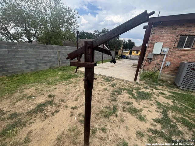 205 Sunset Loop Laredo, TX 78046