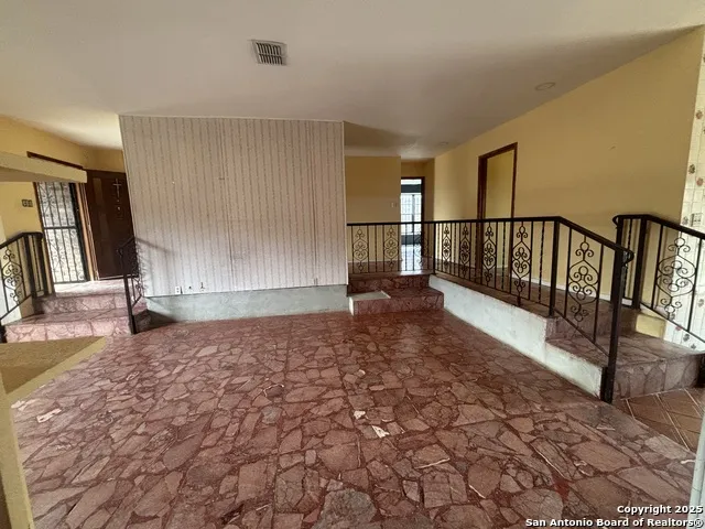 205 Sunset Loop Laredo, TX 78046