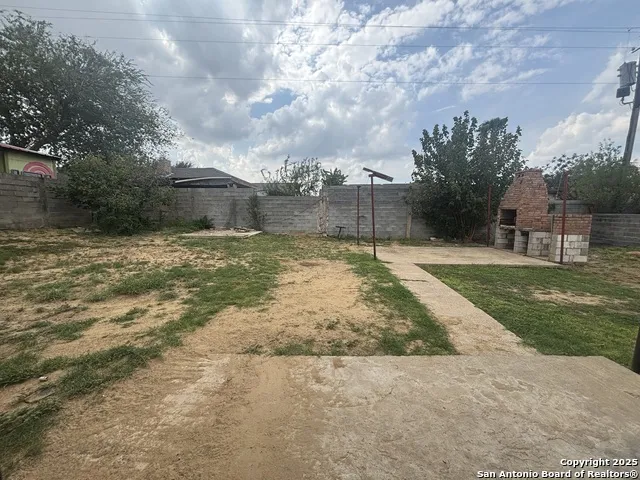 205 Sunset Loop Laredo, TX 78046