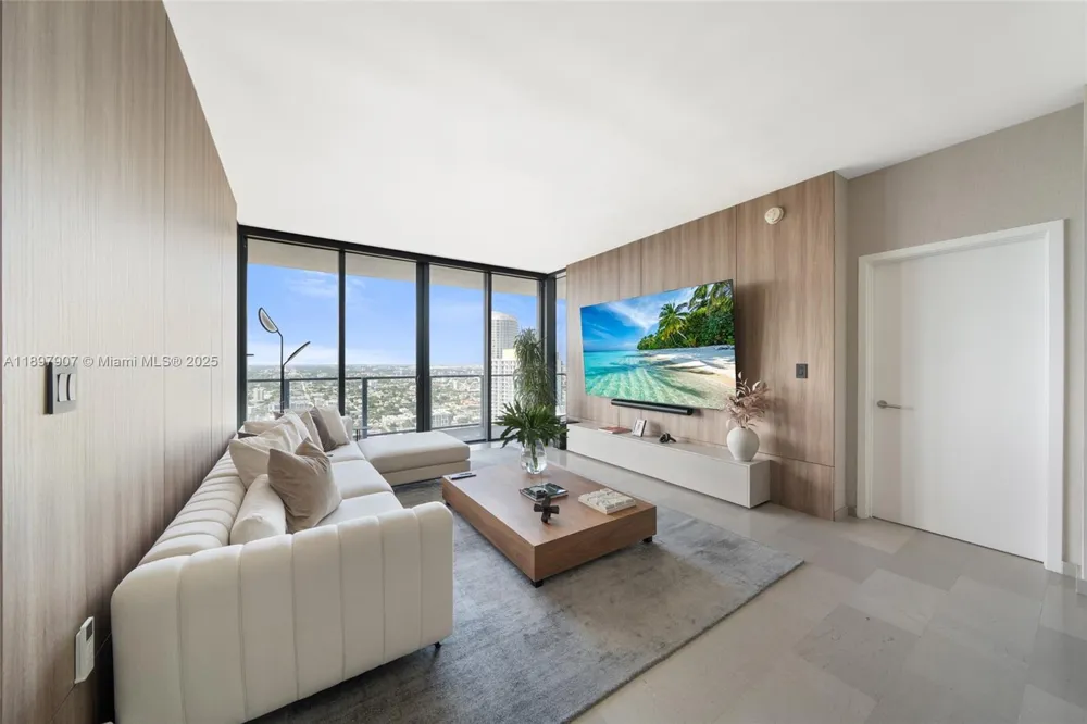 88 SW 7th St #3910 Miami, FL 33130