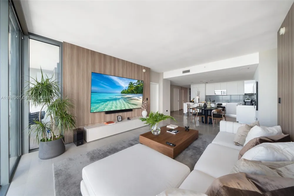 88 SW 7th St #3910 Miami, FL 33130