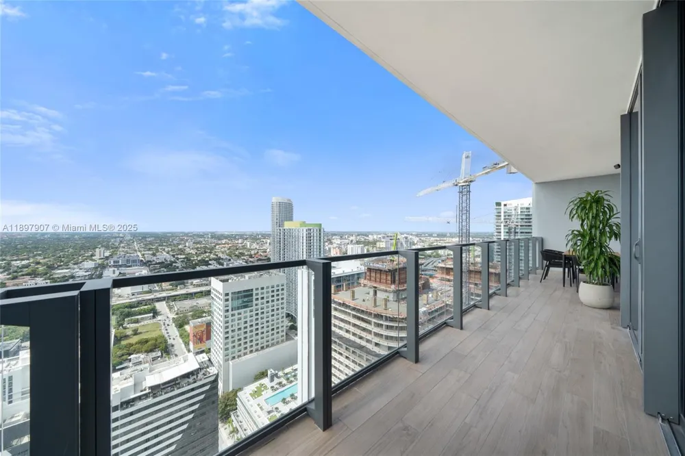 88 SW 7th St #3910 Miami, FL 33130