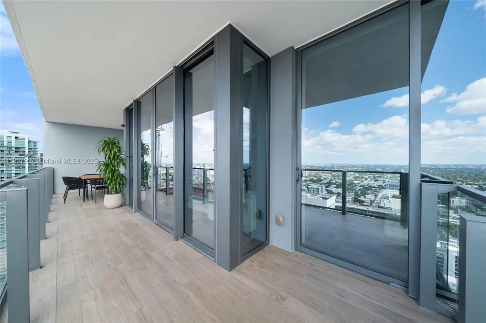 88 SW 7th St #3910 Miami, FL 33130
