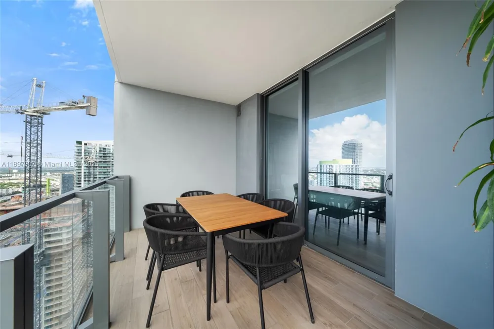 88 SW 7th St #3910 Miami, FL 33130