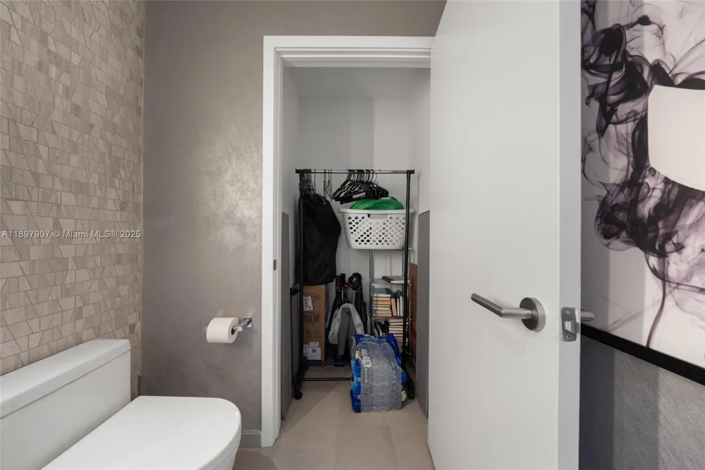 88 SW 7th St #3910 Miami, FL 33130
