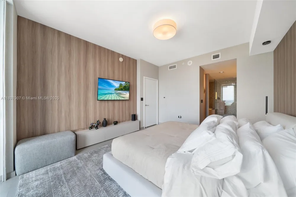 88 SW 7th St #3910 Miami, FL 33130