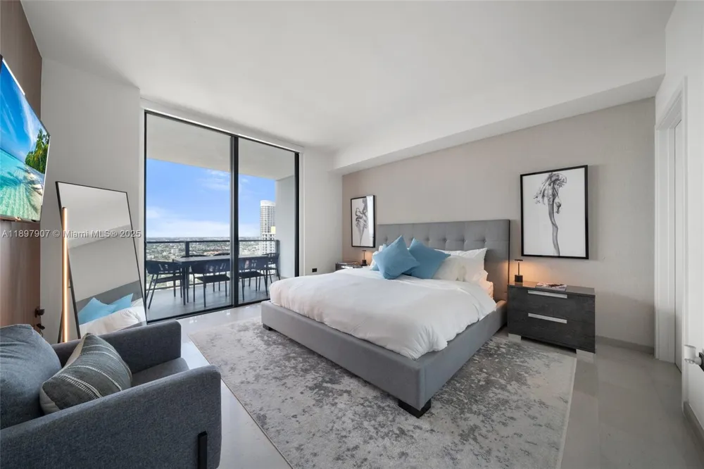 88 SW 7th St #3910 Miami, FL 33130