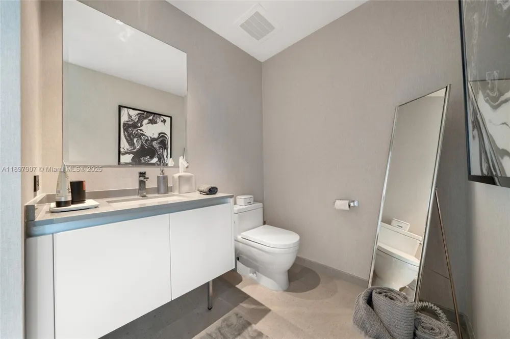 88 SW 7th St #3910 Miami, FL 33130