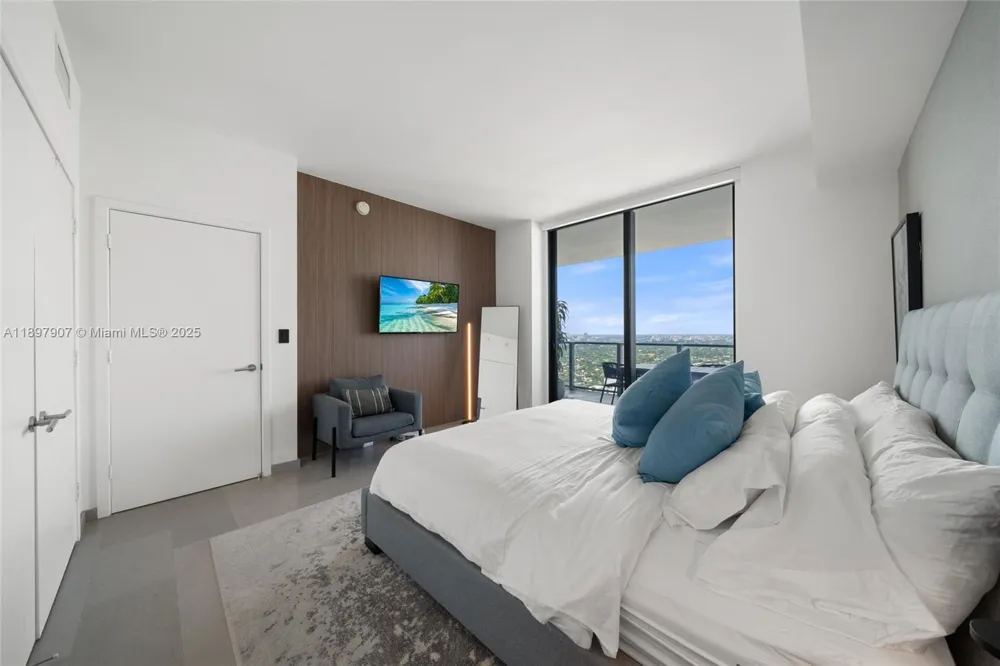 88 SW 7th St #3910 Miami, FL 33130