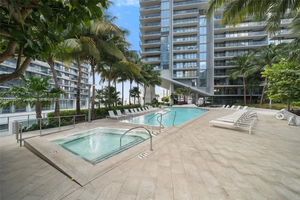 88 SW 7th St #3910 Miami, FL 33130