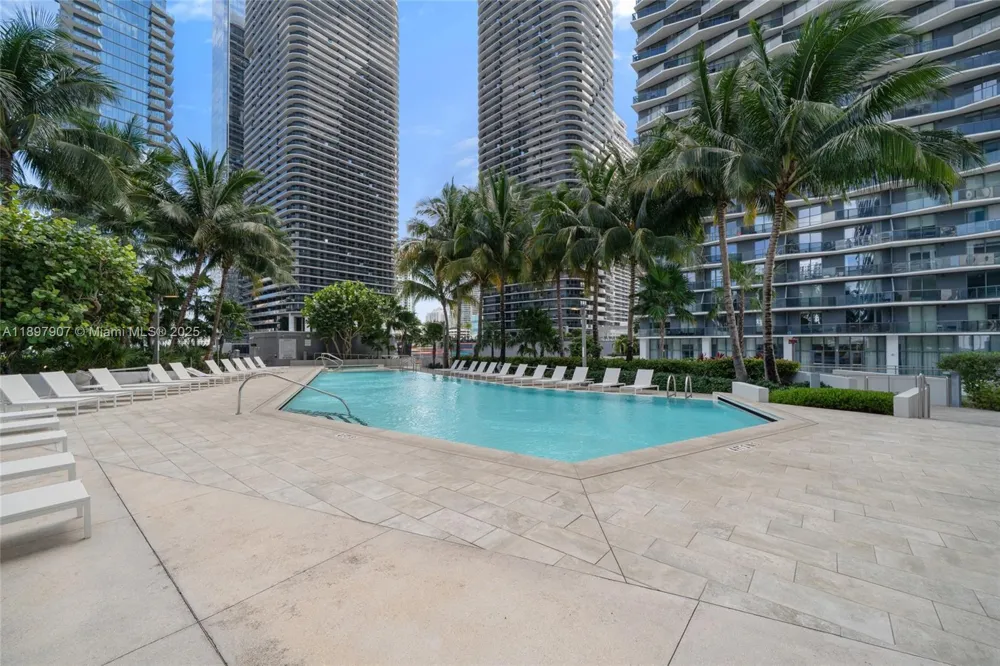 88 SW 7th St #3910 Miami, FL 33130
