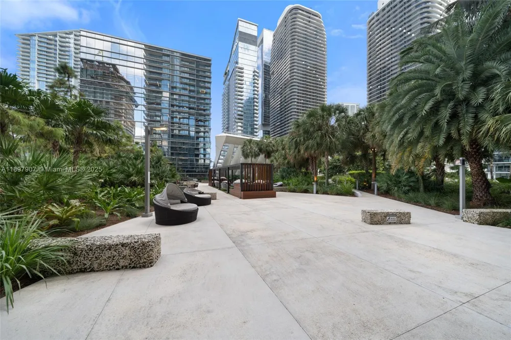88 SW 7th St #3910 Miami, FL 33130