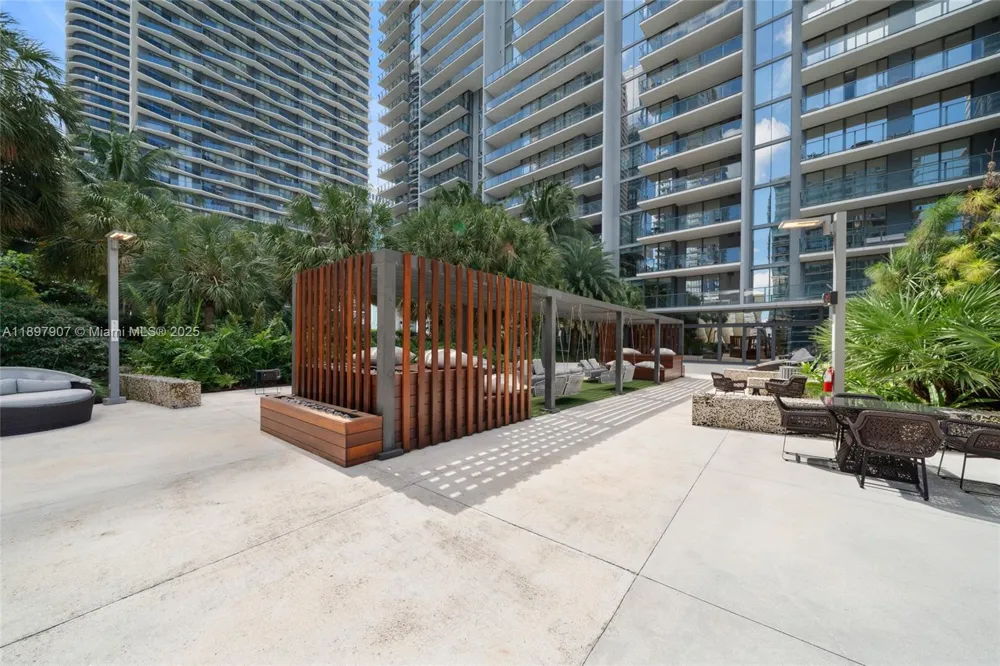 88 SW 7th St #3910 Miami, FL 33130