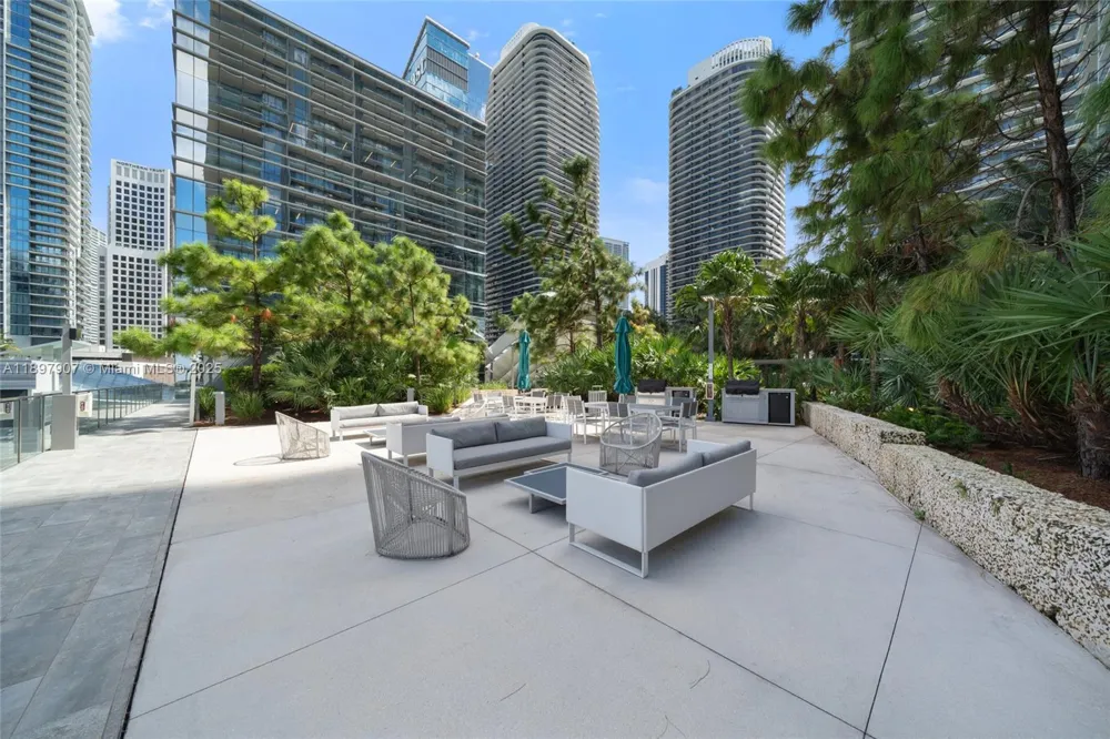 88 SW 7th St #3910 Miami, FL 33130